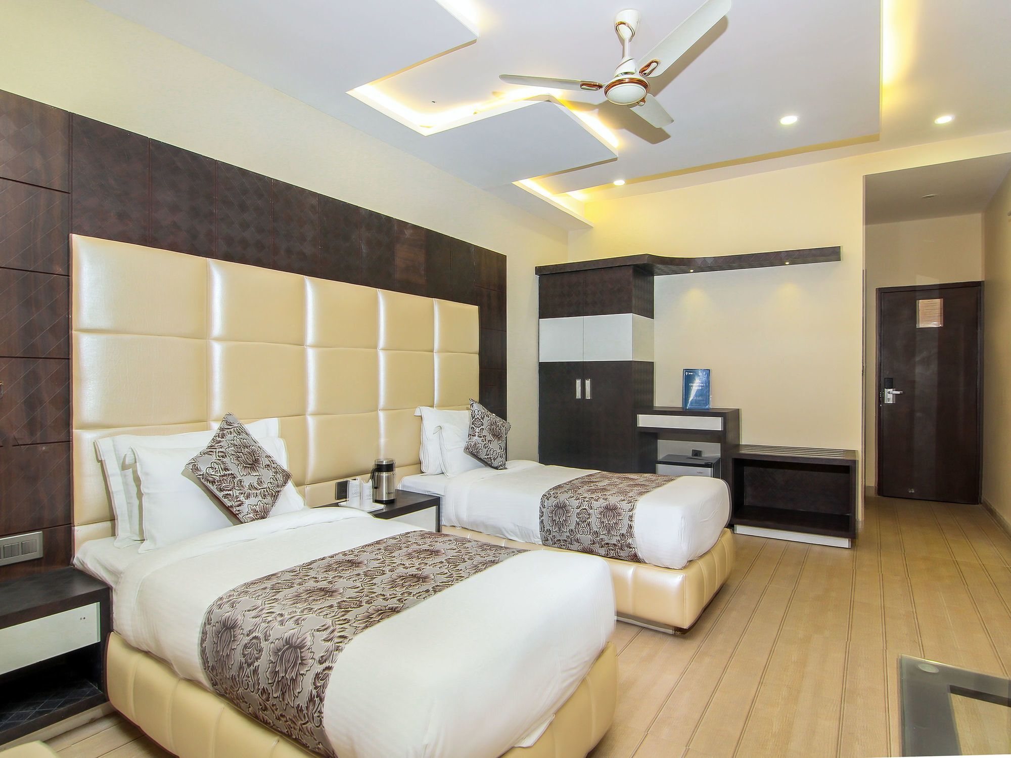 Hotel Moments Lucknow Exterior foto